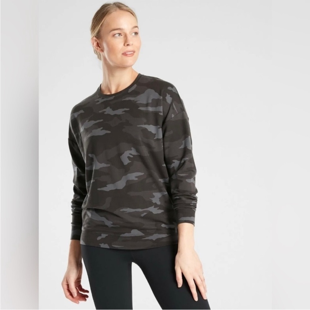 Athleta Studio To Street Camo Sweatshirt Coastal Olive Medium